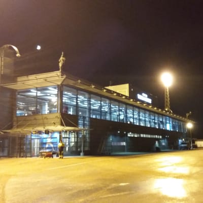 Åbo flygplats en vinterkväll.