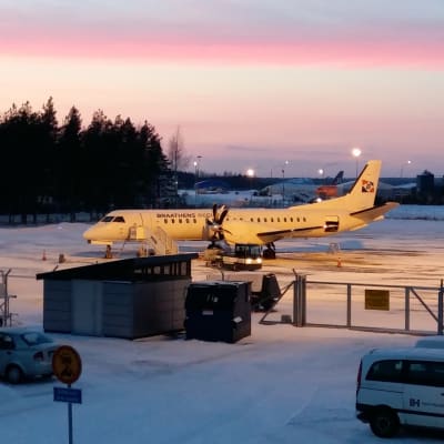 Stockholmsflyget har anlänt till Åbo.