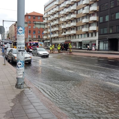 Översvämning på Aningaisgatan i Åbo.