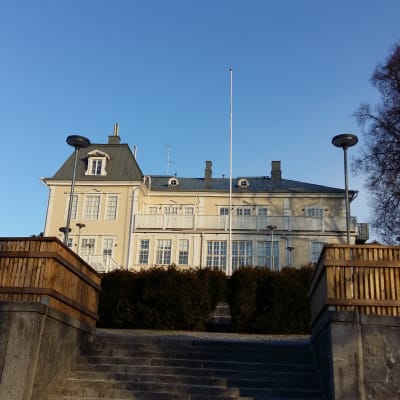 Den ståtliga synen av Ispois herrgård i Åbo