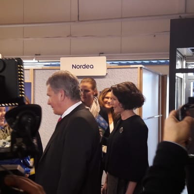 President Sauli Niinistö och fru Jenni Haukio på besök i Vasa.