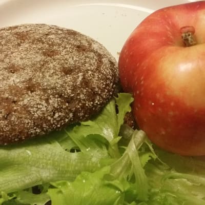 Ruisleipä ja omena