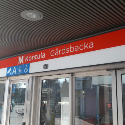 Gårdsbacka metrostation i Helsingfors.