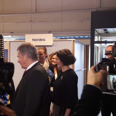 President Sauli Niinistö och fru Jenni Haukio på besök i Vasa.