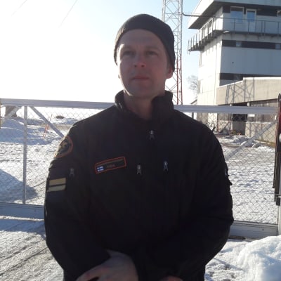 Sjöbevakaren Kim Ståhl vid Vallgrunds sjöbevakningsstation