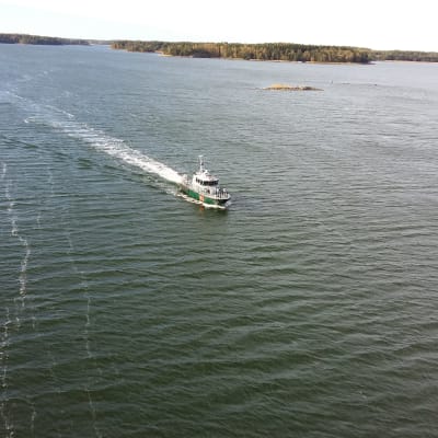 Sjöbevakningen patrullerar vid Norrströmmen i Nagu.