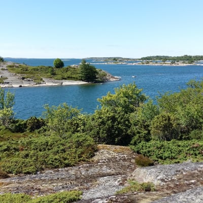 Utsikten från Härmo på Berghamn i Houtskär.