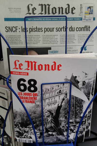 Den franska tidningen Le Mondes dagstidning samt en specialbilaga om majrevolten.