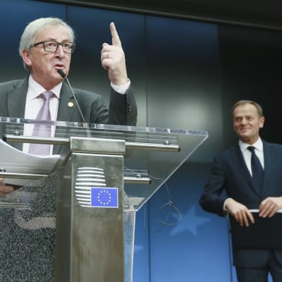 EU-kommissionens ordförande Jean-Claude Juncker och Europeiska rådets ordförande Donald Tusk under presskonferensen i Bryssel 10.3.2017