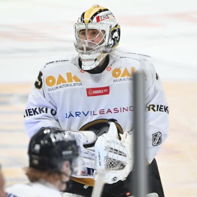 En arkivbild på Kärpäts målvakt Stanislav Galimov.