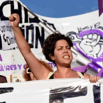 Naiset osoittivat Madridissa mieltään 1. syyskuuta Rubialesin lepsuna pitämäänsä kohtelua vastaan.