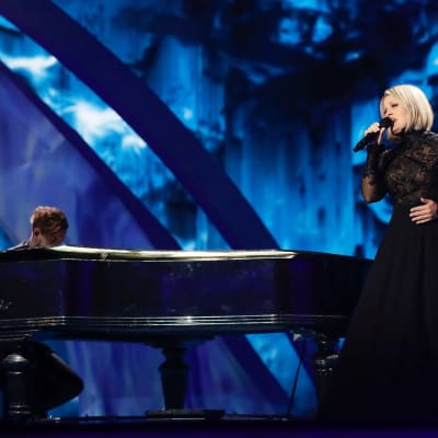 Norma John på Eurovisionsscenen.