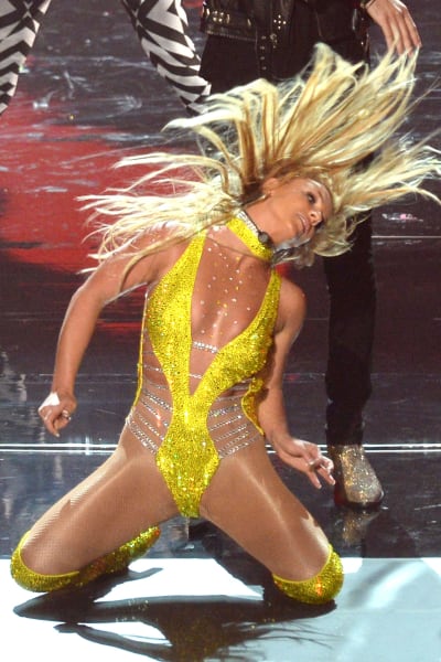 Britney Spears uppträder på scen.