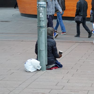 Tiggare på Narinkens torg i Helsingfors