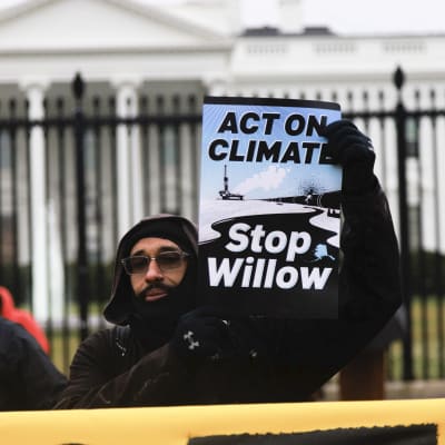 Demonstranter utanför Vita huset.