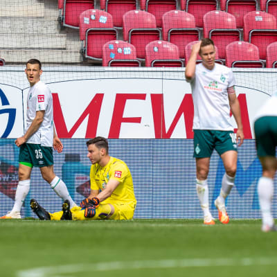 Werder Bremen-spelare deppar.