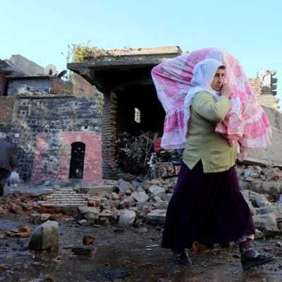 Invånare i Sur tvingades fly från sina hem på grund av strider mellan PKK och turkisk militär.
