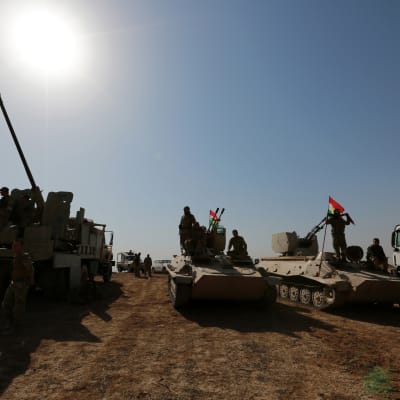 Peshmerga forces take part in an operation to liberate several villages from the control of the so-called Islamic State (IS) militant group, southeast of Mosul, Iraq