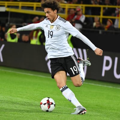 Leroy Sané med bollen