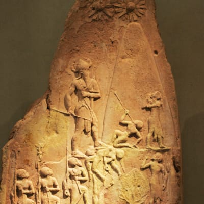 Kuningas Naram Sinin kunniaksi veistetty stela