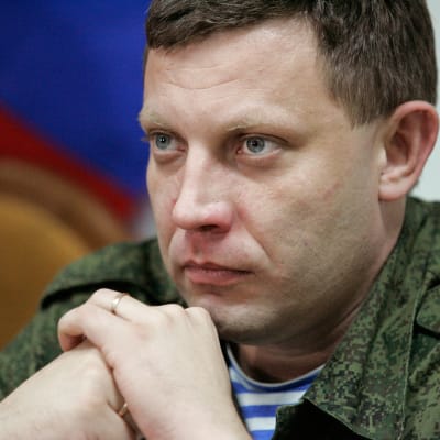 Den ryskvänliga separatistledaren Aleksander Zakharchenko har dödats i ett bombattentat i Donetsk.