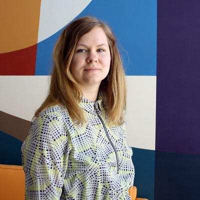 ilona fagerström mot brokig vägg