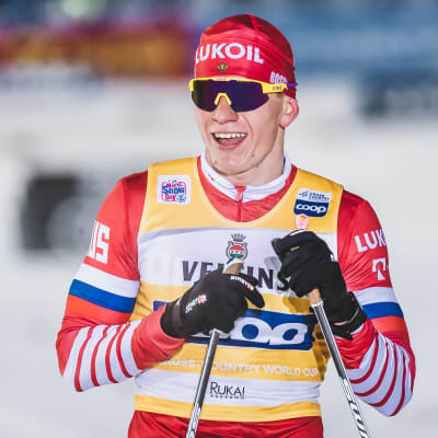 Alexandr Bolsjunov inledde världscupsäsongen med seger i Ruka.