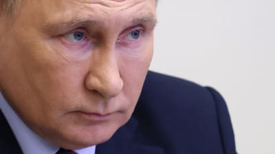Vladimir putinin kasvot lähikuvassa