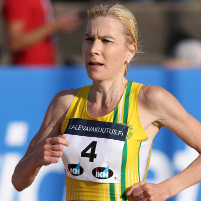 Laura Manninen löper under Kalevaspelen 2020.