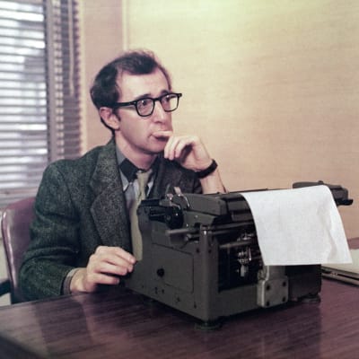 Woody Allen elokuvassa Musta lista (The Front), ohjaus Martin Ritt.