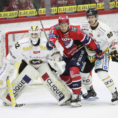 Joel Blomqvist mellan stolparna i matchen mot HIFK.