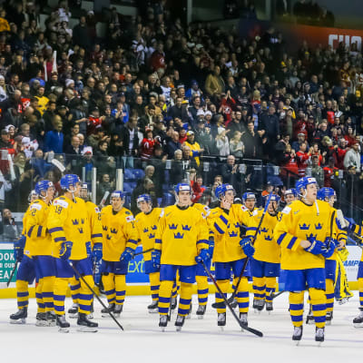 Sverige åker hem från JVM utan medalj efter en sensationell förlust mot Schweiz.