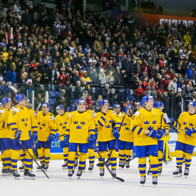 Sverige åker hem från JVM utan medalj efter en sensationell förlust mot Schweiz.