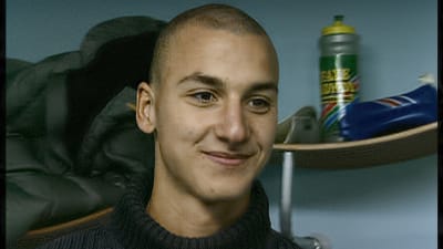 En ung Zlatan med rakat huvud
