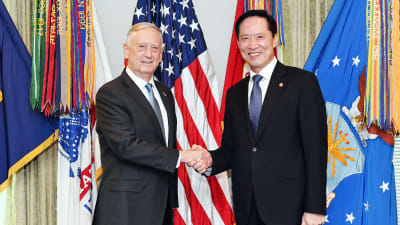 Sydkoreas försvarsminister Song Young-Moo har bett sin kollega Jim Mattis att sända taktiska kärnvapen oftare till Sydkorea