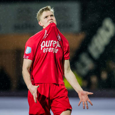 Fredrik Jensen spelar fotboll för FC Twente.