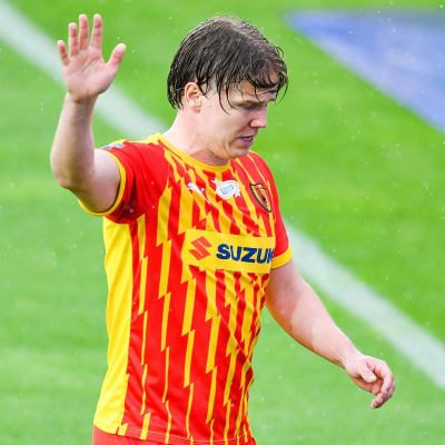 Petteri Forsell vinkar