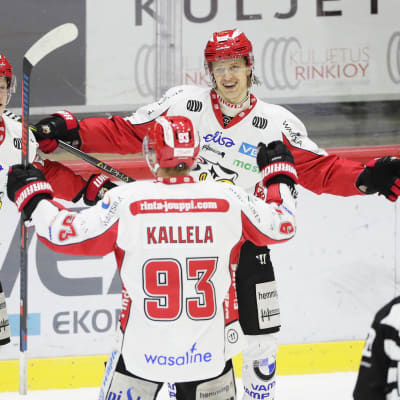 Tony Sund jublar tillsammans med Toni Kallela och Tommi Tikka