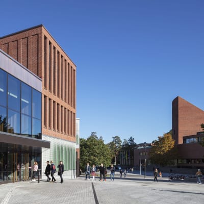 Aalto-universitetets universitetsbyggnad i Otnäs. 