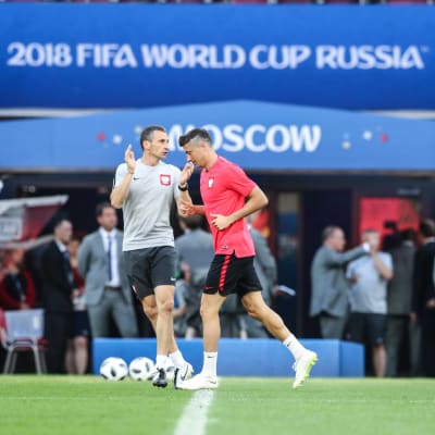 Robert Lewandowski tränar på VM-stadion i Moskva.