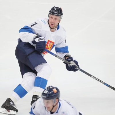 Leo Komarov Suomen maajoukkuepaidassa vuonna 2016.