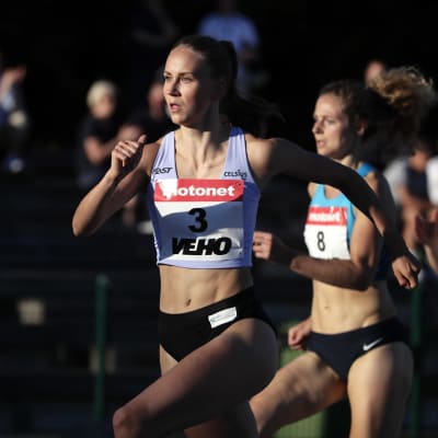 Viivi Lehikoinen löper.