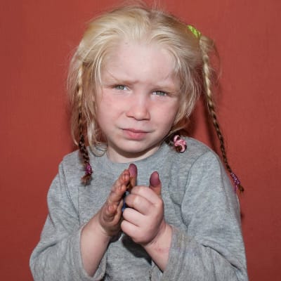 Polisens bild på flickan som misstänks vara bortrövad