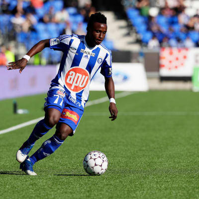 Evans Mensah spelar fotboll för HJK. 