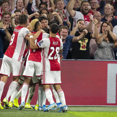 Ajax juhli 1–0-osumaa.