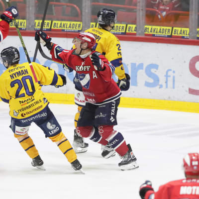 HIFK:s Iiro Pakarinen firar förlängningsmål mot Lukko.