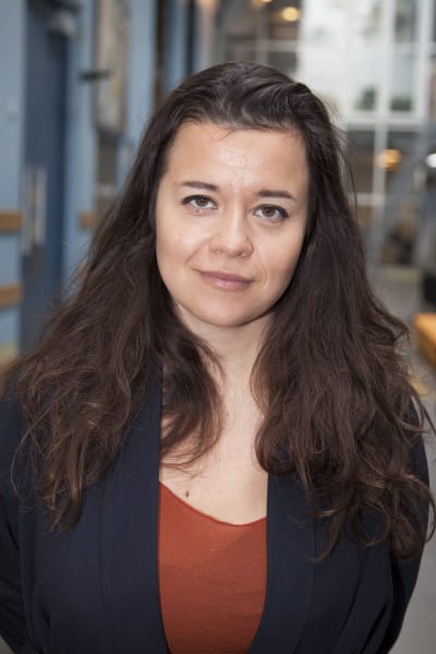 På bilden syns författaren och regissören Caroline Ringskog Ferrada-Noli.