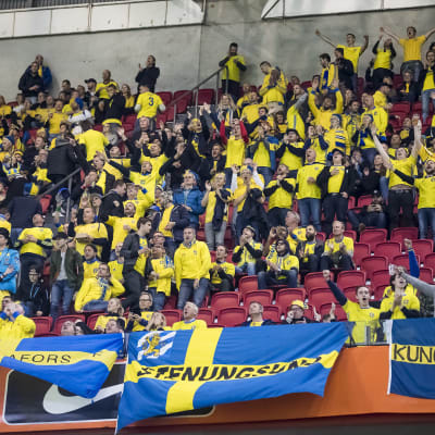 Svenska fotbollsfans.