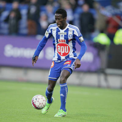 Demba Savage med bollen