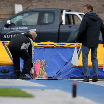 Erica Hjerpe efter stavbrottet i Lahtis, 14.6.2015.